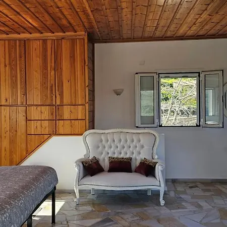 Peloponnese Hideout - White House With Sea View וילה