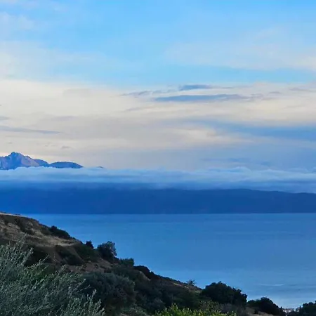 Peloponnese Hideout - White House With The Sea View Akrata