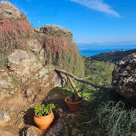 Peloponnese Hideout - White House With The Sea View Villa Akrata