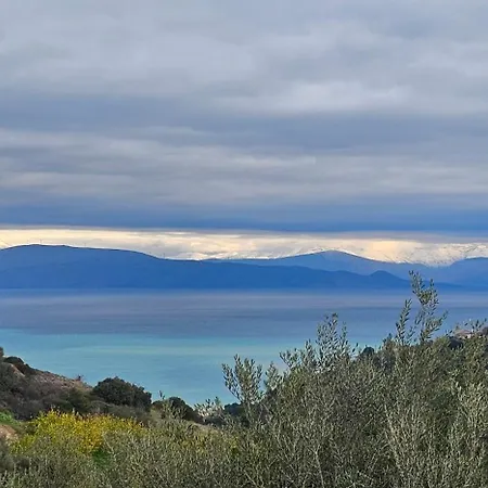 Peloponnese Hideout - White House With The Sea View Villa Akrata