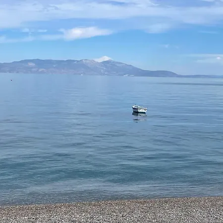 Peloponnese Hideout - White House With The Sea View Akráta