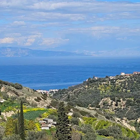 Peloponnese Hideout - White House With Sea View Akrata
