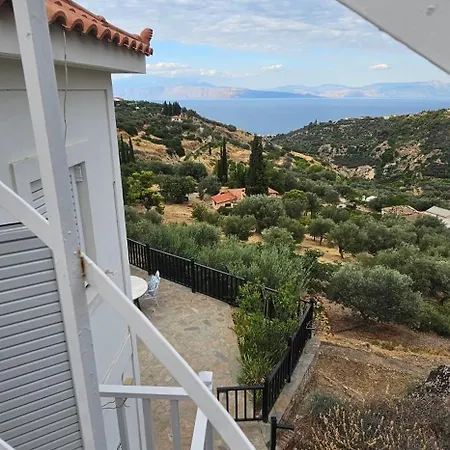 Peloponnese Hideout - White House With The Sea View Akráta