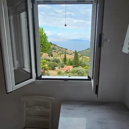 Peloponnese Hideout - White House With The Sea View Villa Akráta