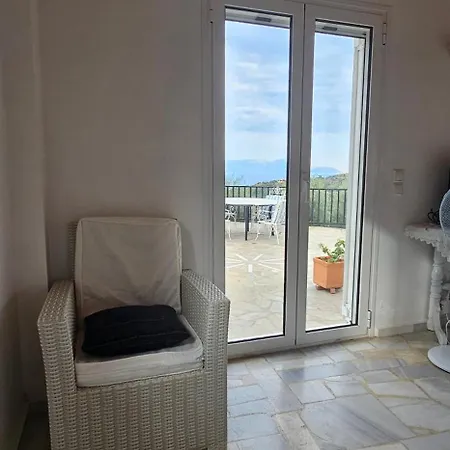 Peloponnese Hideout - White House With The Sea View Akrata