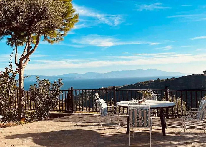 Vila Peloponnese Hideout - White House With The Sea View