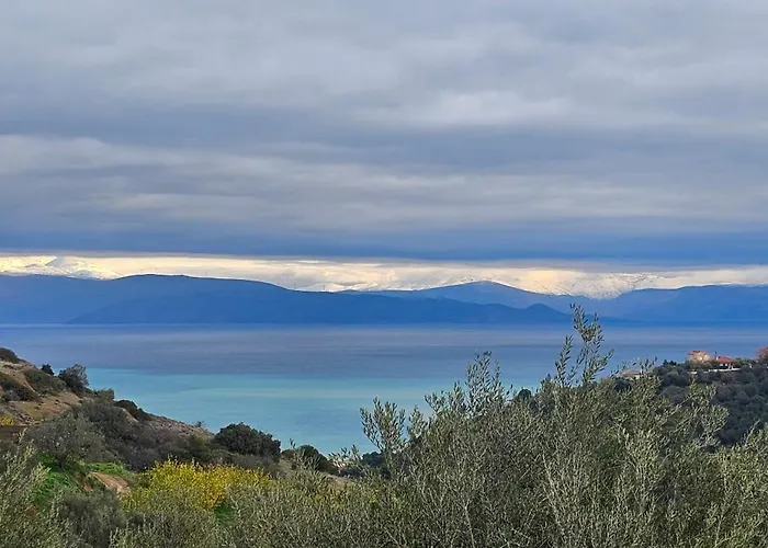 Peloponnese Hideout - White House With The Sea View Villa Akrata