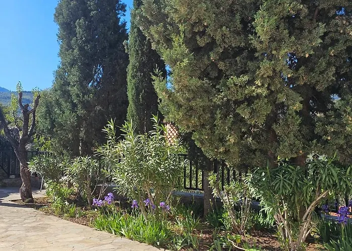 Peloponnese Hideout - White House With The Sea View *