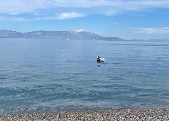 Peloponnese Hideout - White House With The Sea View Akrata