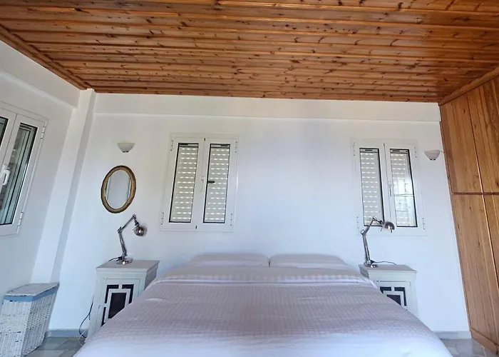 Peloponnese Hideout - White House With The Sea View *