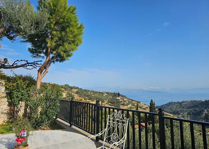 Peloponnese Hideout - White House With The Sea View Akrata