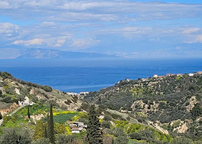 Peloponnese Hideout - White House With The Sea View Akrata