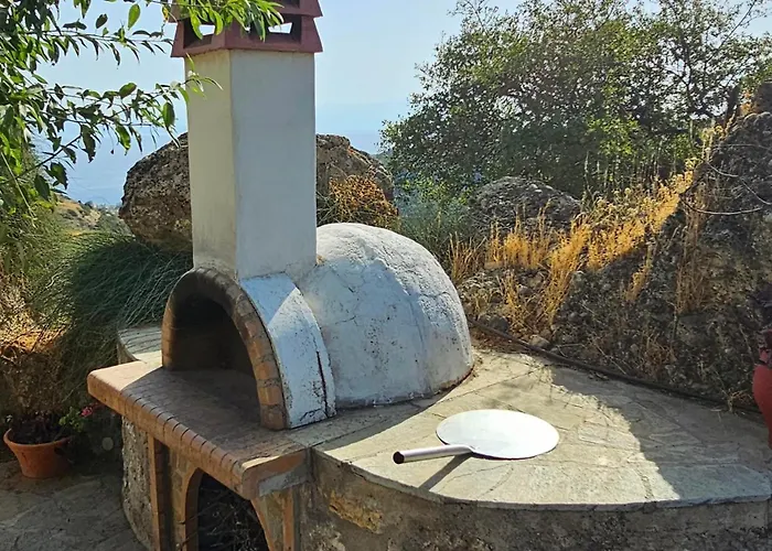 Peloponnese Hideout - White House With The Sea View * Akrata