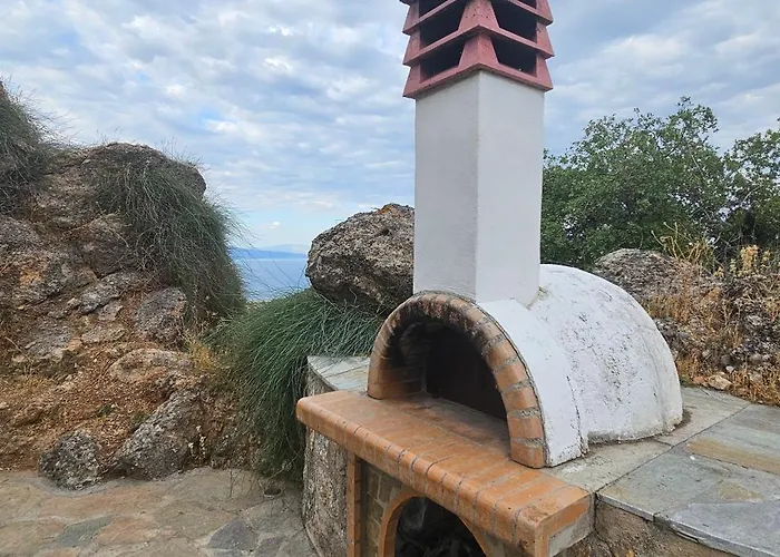Peloponnese Hideout - White House With The Sea View * Akrata