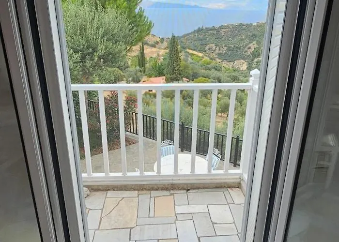 Vila Peloponnese Hideout - White House With The Sea View Akrata