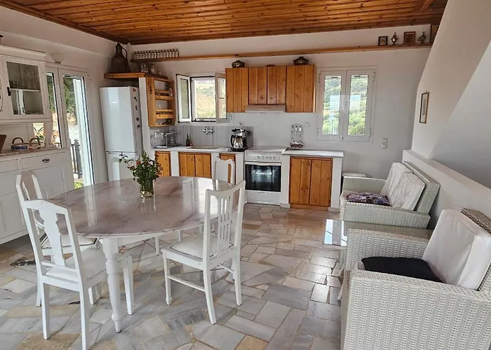 Peloponnese Hideout - White House With The Sea View Villa Akráta