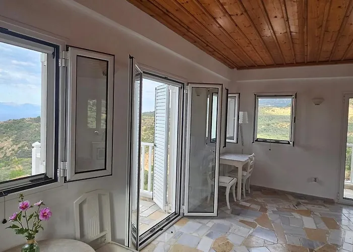 Peloponnese Hideout - White House With The Sea View * Akráta