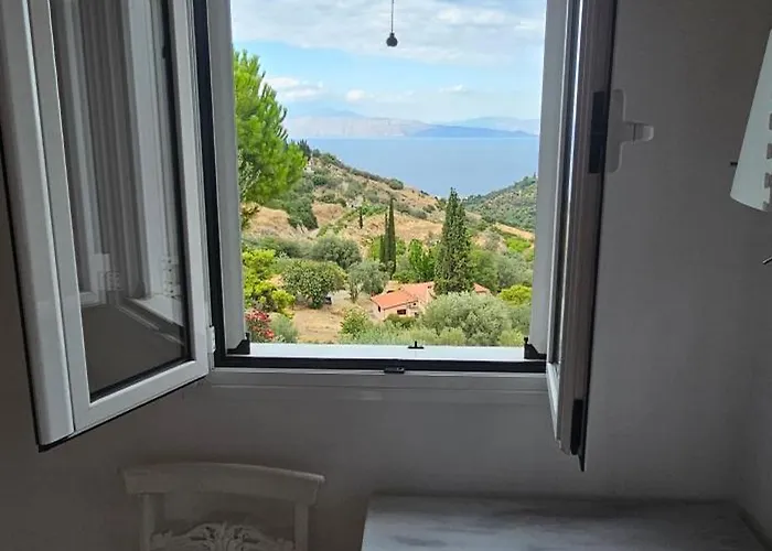 Peloponnese Hideout - White House With The Sea View Villa Akrata