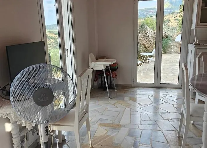 Peloponnese Hideout - White House With The Sea View Vila *